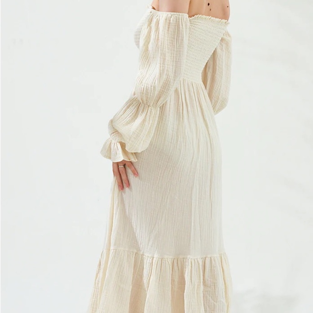 Nothing fits but 
YUKI DRESS 
Size large 
Color / EGGSHELL 
only worn once